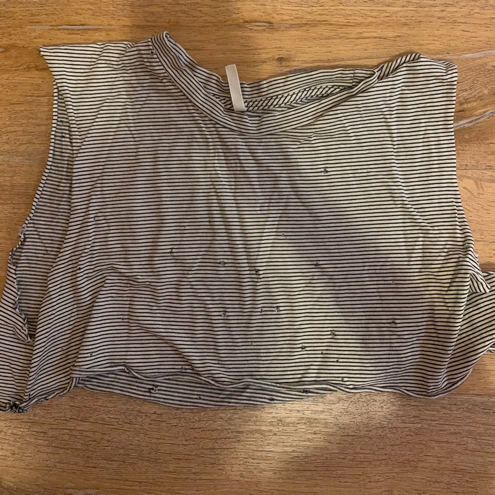 EMMA & SAM LF CROPPED MUSCLE TEE